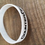 Náramek Counter Strike bílý